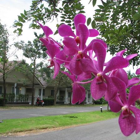 Krabi Flora Hotel ภายนอก รูปภาพ